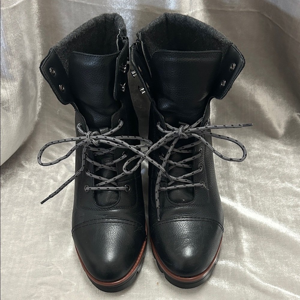 Naturalizer Chunky 3" Heel Lace Front Ankle Booties